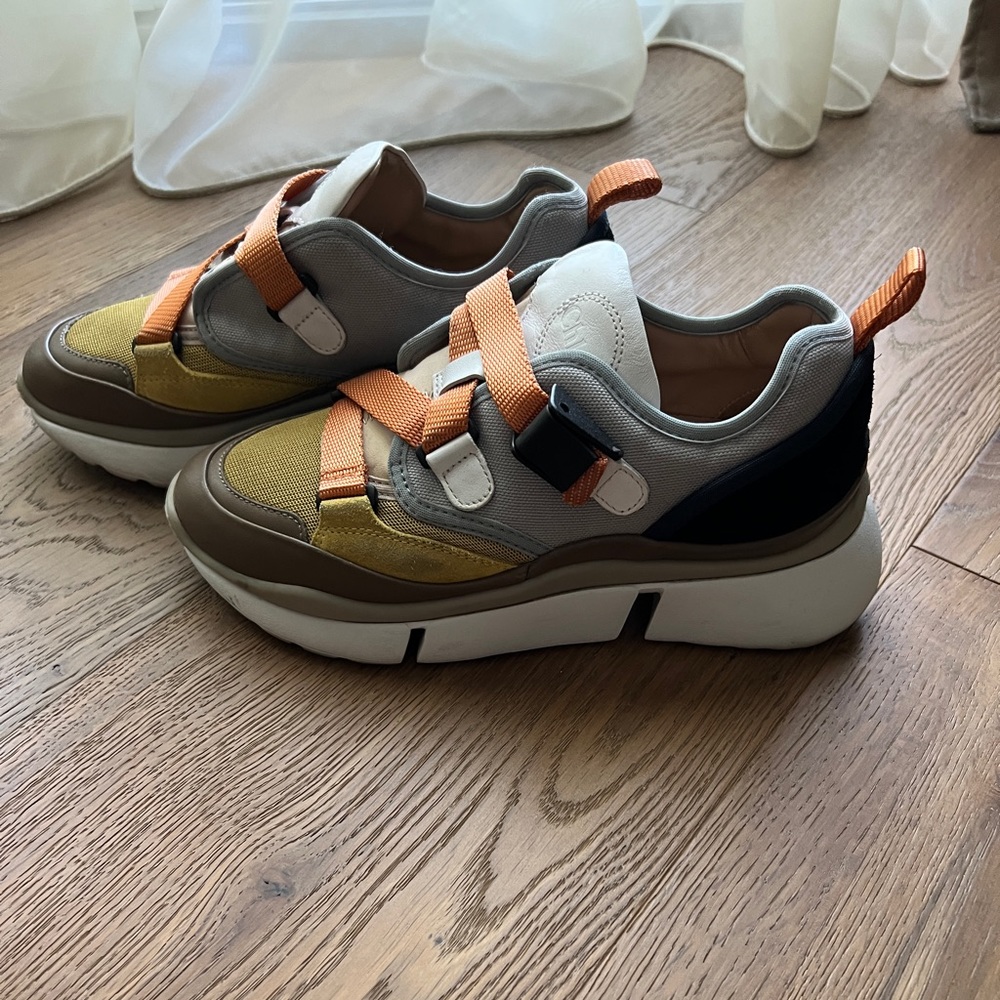 Chloe brand snickers very gentle used in an excellent condition 36 size